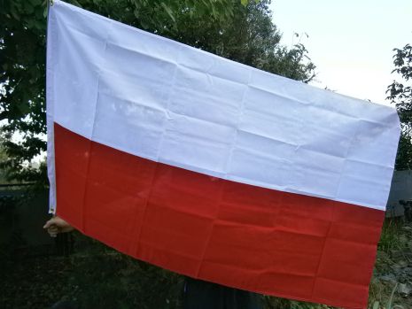 Прапор Польщі з металевими люверсами 90 см x 150 см. MFH. Німеччина.