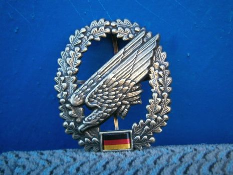 Значок "Fallschirmjäger" металевий на берет / повітряно - десантні підрозділи Бундесверу
