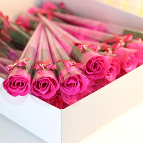 Мыльная роза в подарочной упаковке темно-розовая