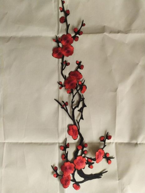 Нашивка на клеевой основе Ветка сакуры Красное соцветие 41*18 см