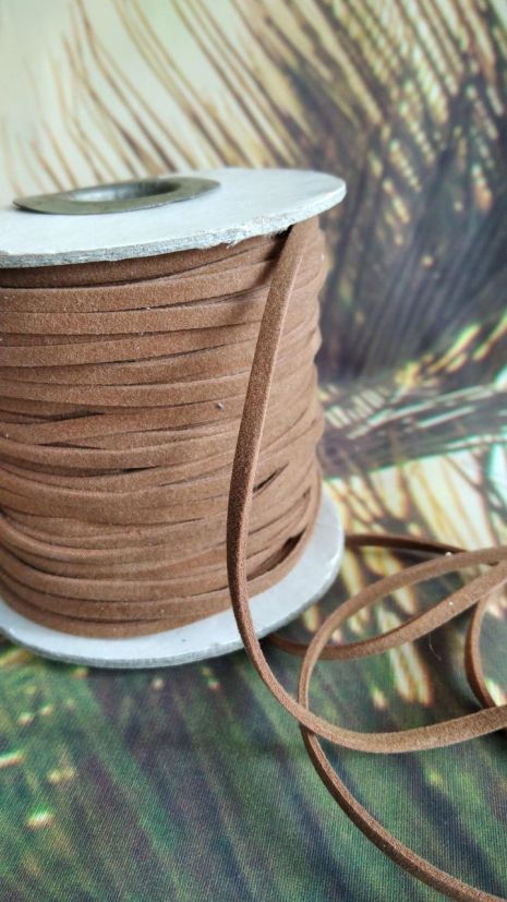 Замшевий шнурок світло-коричневий 3 мм