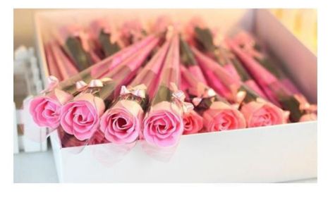 Мильна троянда в подарунковій упаковці світло-рожева