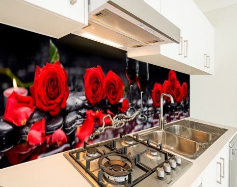 Наклейка на кухонный фартук 65 х 300 см, фотопечать с защитной ламинацией Розы красные с бокалами