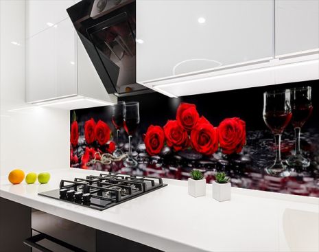 Наклейка на кухонный фартук 65 х 300 см, фотопечать с защитной ламинацией Розы красные с бокалами