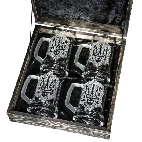 Подарочный набор Бокалы для пива с гравировкой в деревянной коробке
