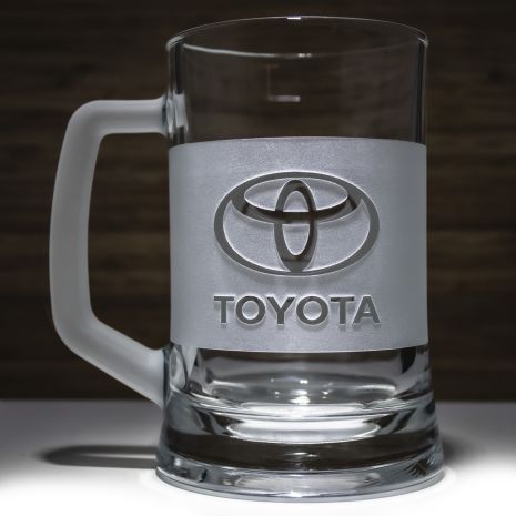 Бокал для пива с гравировкой логотипа Toyota SandDecor