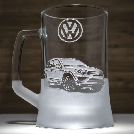 Подарок для автомобилиста Бокал для пива с гравировкой Volkswagen Touareg SandDecor