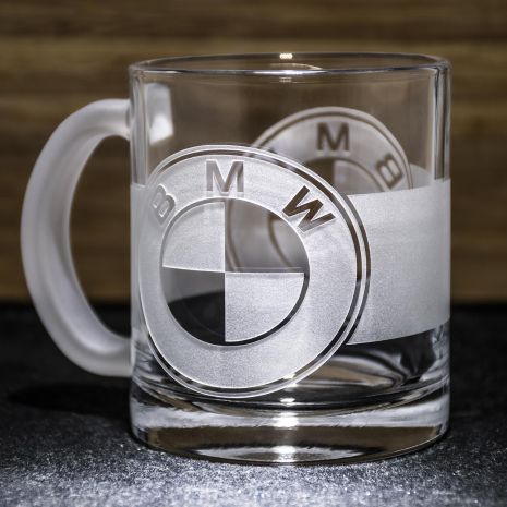 Чашка с гравировкой логотипа BMW с матовой ручкой