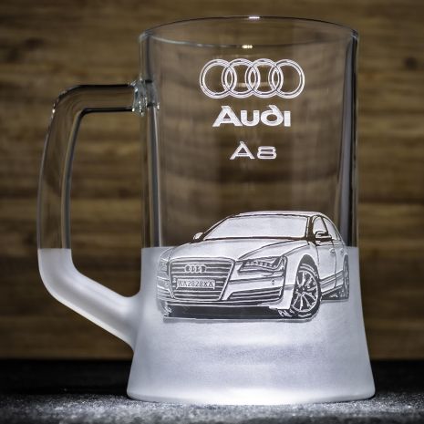 Пивной бокал с гравировкой автомобиля Audi A8 - подарок для автолюбителя