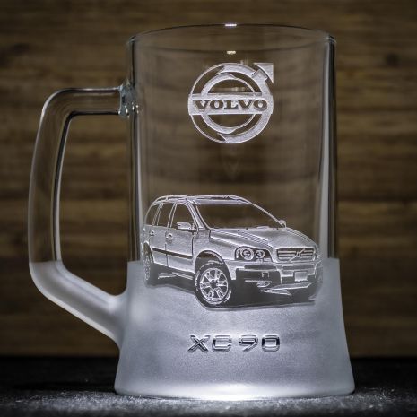 Пивной бокал с гравировкой автомобиля Volvo XC90 - подарок для автолюбителя
