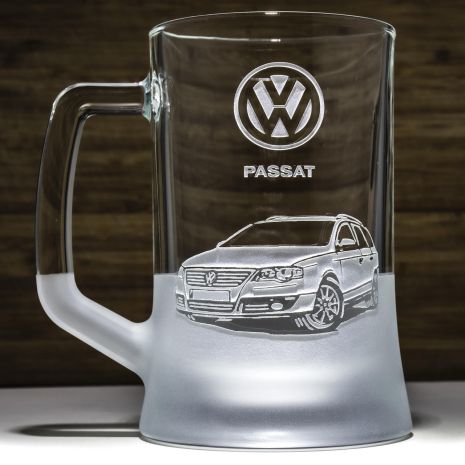 Пивной бокал с гравировкой автомобиля Volkswagen Passat - подарок для автолюбителя