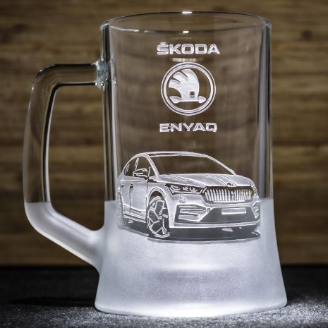 Пивной бокал с гравировкой автомобиля Skoda ENYAQ - подарок для автолюбителя
