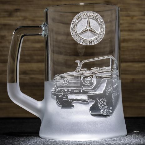 Пивний келих із гравіюванням позашляховика Merсedes-Benz - подарунок для автолюбителя