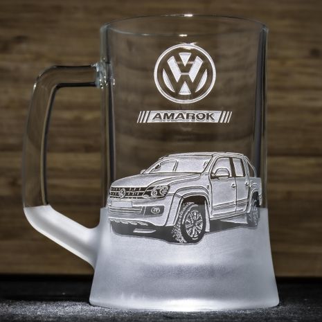 Пивной бокал с гравировкой внедорожника Volkswagen Amarok - подарок для автолюбителя