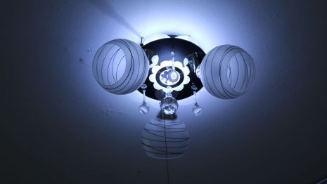Люстра "космос" на 3 лампочки с подсветкой VALESO V 70116-3-200 с пультом