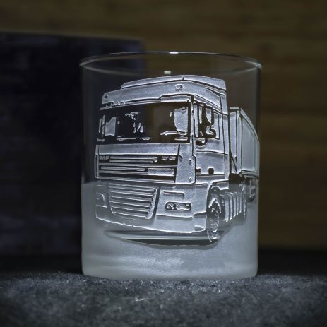 Склянка для віскі з гравіюванням автомобіля DAF - подарунок для водія далекобійника