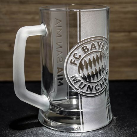 Пивной бокал с гравировкой ФК Бавария Мюнхен FC Bayern Munchen на две стороны с лозунгом