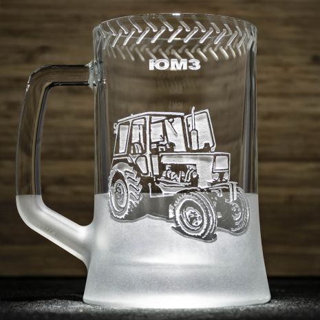 Пивной бокал с гравировкой трактора ЮМЗ - подарок для тракториста
