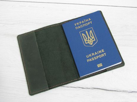 Кожаная обложка для паспорта GS зеленая
