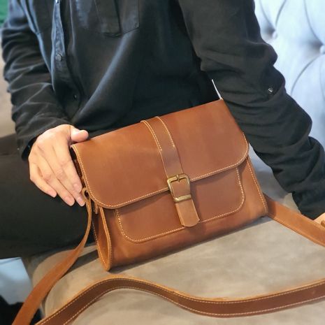 Жіноча шкіряна сумка через плече GS коньячна