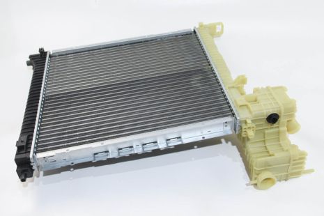 Радиатор охлаждения MB Vito (W638) 2.2CDI/2.3TD 96- (АКПП), Autotechteile (1005037)