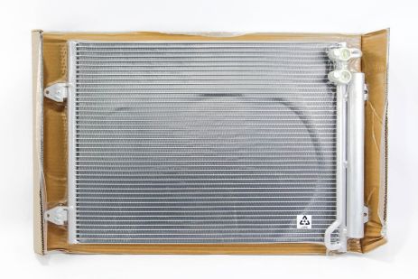 Радиатор кондиционера Passat 1.6-2.0/1.6D-2.0D 05-16, LORO (0530160018)