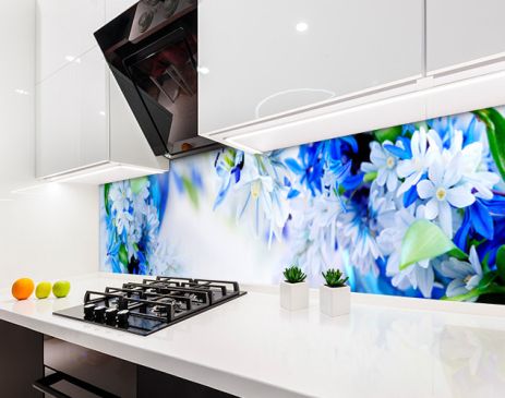 Наклейка на кухонний фартух 60 х 200 см, фотодрук із захисною ламінацією білі та сині квіти (БП-s_fl11692)