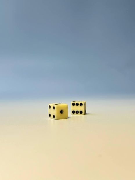 Пара игральных кубиков для настольных игр (бильярдный шар)9*9*9 мм, 800901