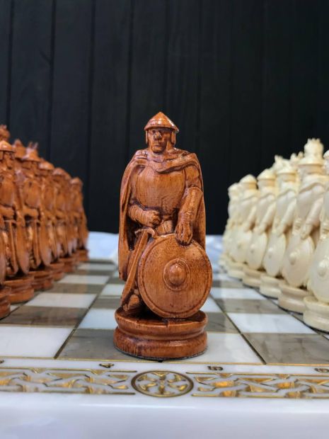 Комплект шахових фігур з дерева "Рицарі", арт.809425