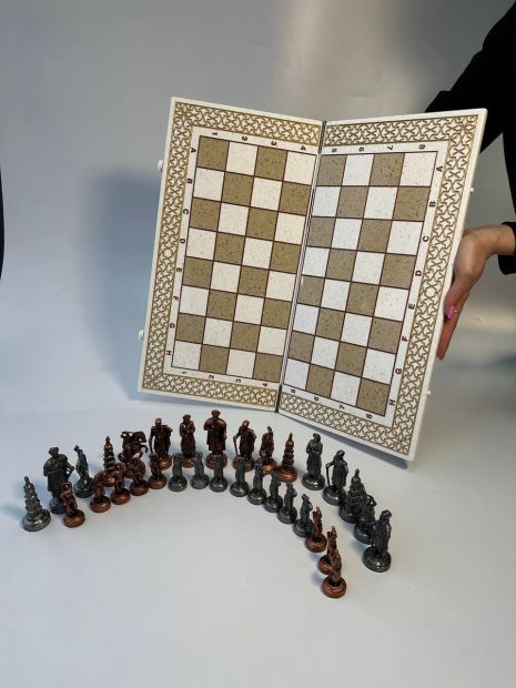 Шахи з акрилового каменю в комплекті зі стилізованими фігурами - подарунок із змістом, 47×24см, арт.190628