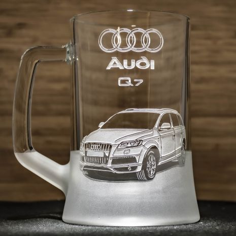 Пивной бокал с гравировкой автомобиля Audi Q7 Ауди - подарок для автолюбителя