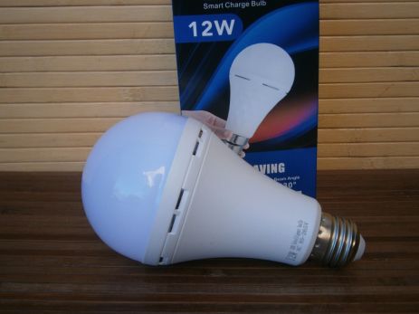 Лампочка світлодіодна аварійна LED 12W 220В цоколь Е-27 із вбудованим аккумулятором