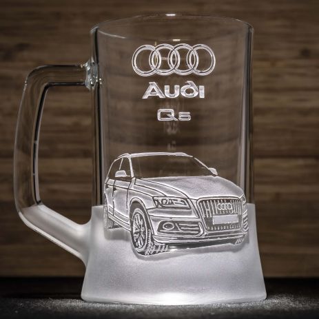 Пивний келих із гравіюванням автомобіля Audi Q5 - подарунок для автолюбителя