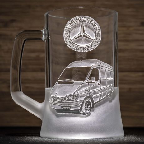 Пивной бокал с гравировкой автомобиля Mercedes Sprinter Мерседес Спринтер - подарок для автолюбителя