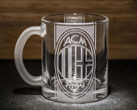 Чашка с гравировкой лого футбольного клуба ФК Милан FC Milan двухсторонняя с лозунгом SandDecor