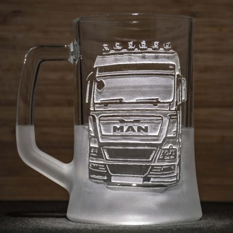 Подарок водителю дайльнобойщику - Бокал для пива с гравировкой грузовик MAN