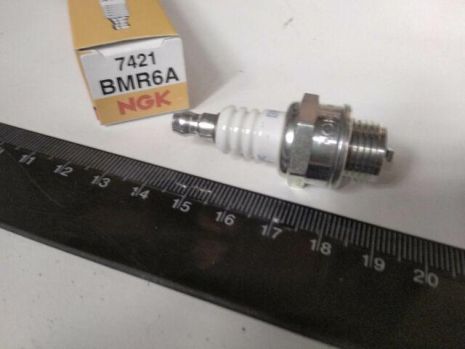 Свеча зажигания NGK BMR6A/7421 (бензопила, бензокоса)