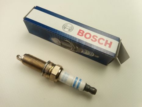 Свічка запалювання BOSCH PLATINUM Iridium YR7SII33U (Hyundai/KIA) 0242135548